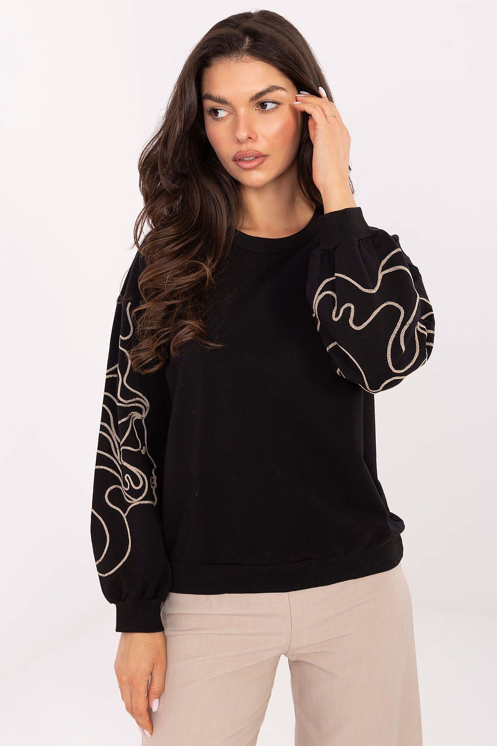  Sweatshirt model 218382 Relevance 
